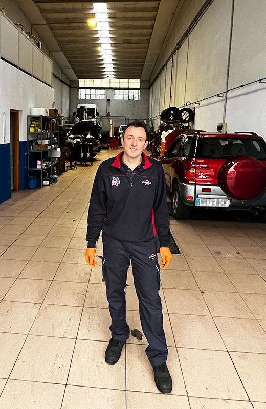 Foto de mecánico Rubén de Taller merkatondoa